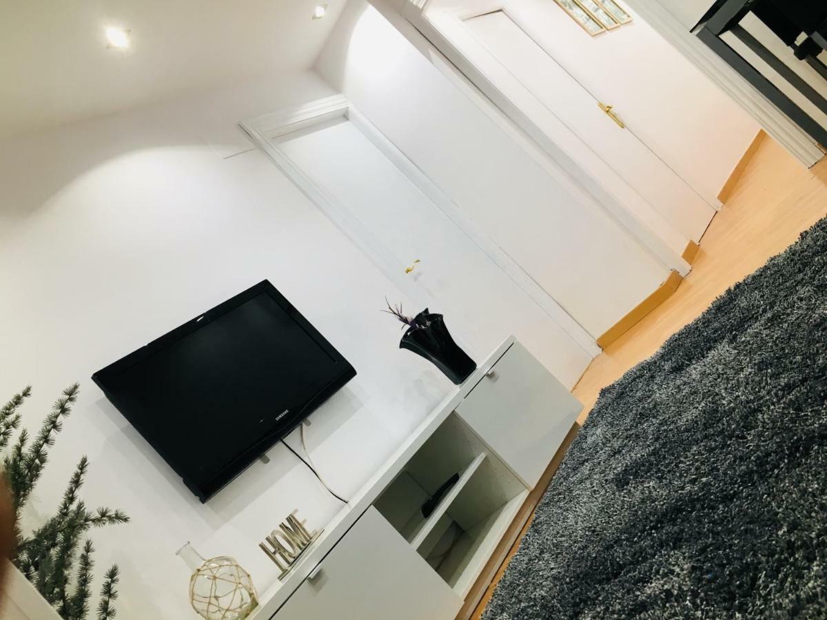 Apartamento Good Vibes Apartment ซาราโกซา ภายนอก รูปภาพ
